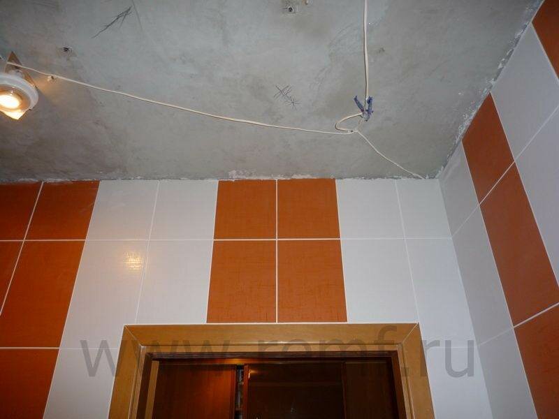 ремонт ванной комнаты потолок